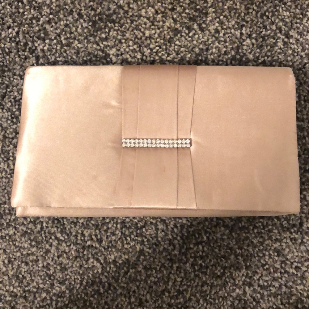 BEAUTIFUL FORMAL CLUTCH